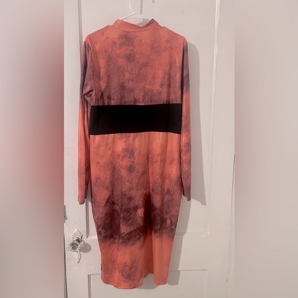 SHEIN SXY Tie Dye Figure Graphic Contrast Binding Mock Neck Bodycon Dress - Picture 3 of 3